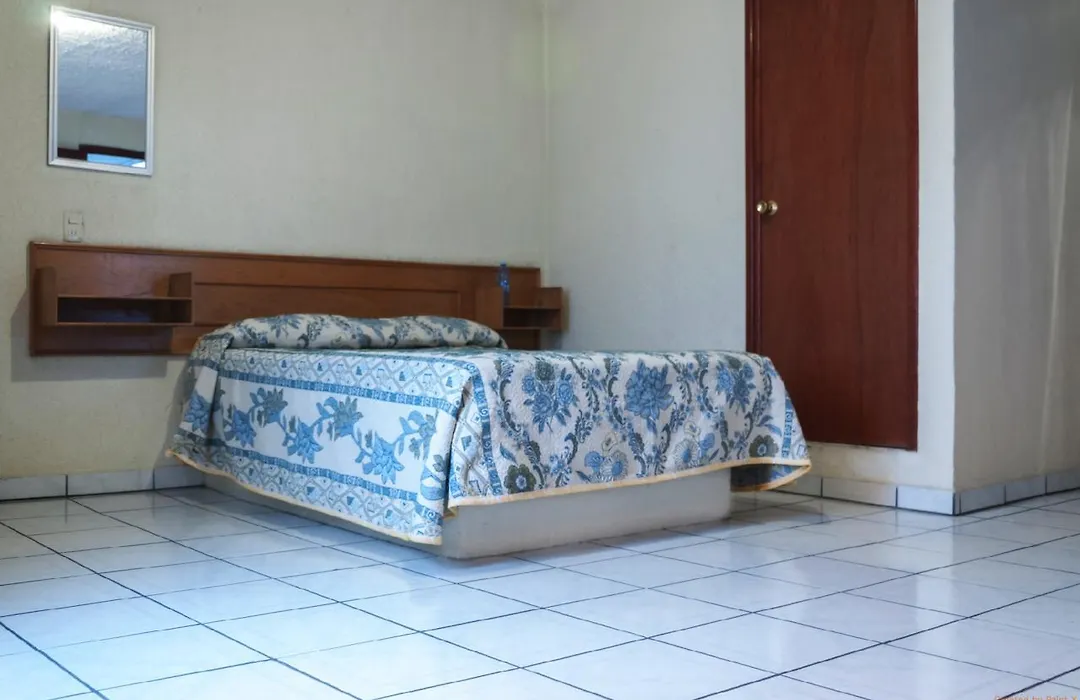 Hotel 2000-1