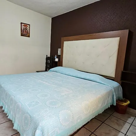 Hotel 2000-3