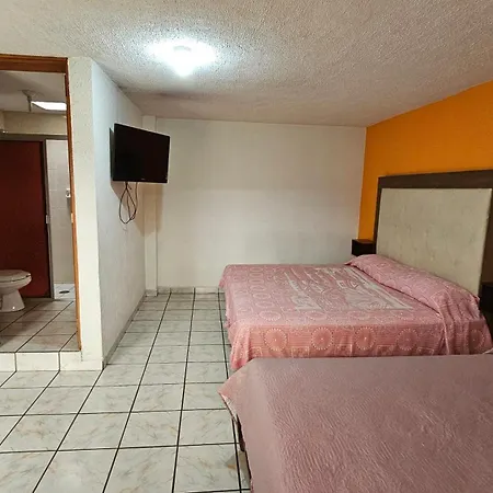 Hotel 2000-2